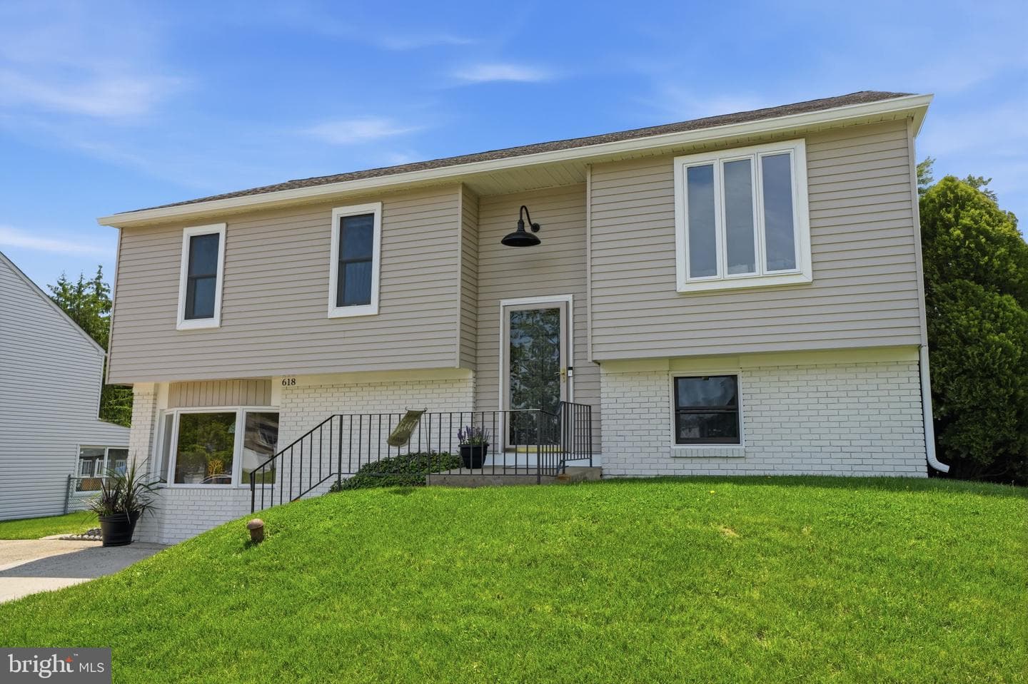 618 S Oxford Valley Road photo 3