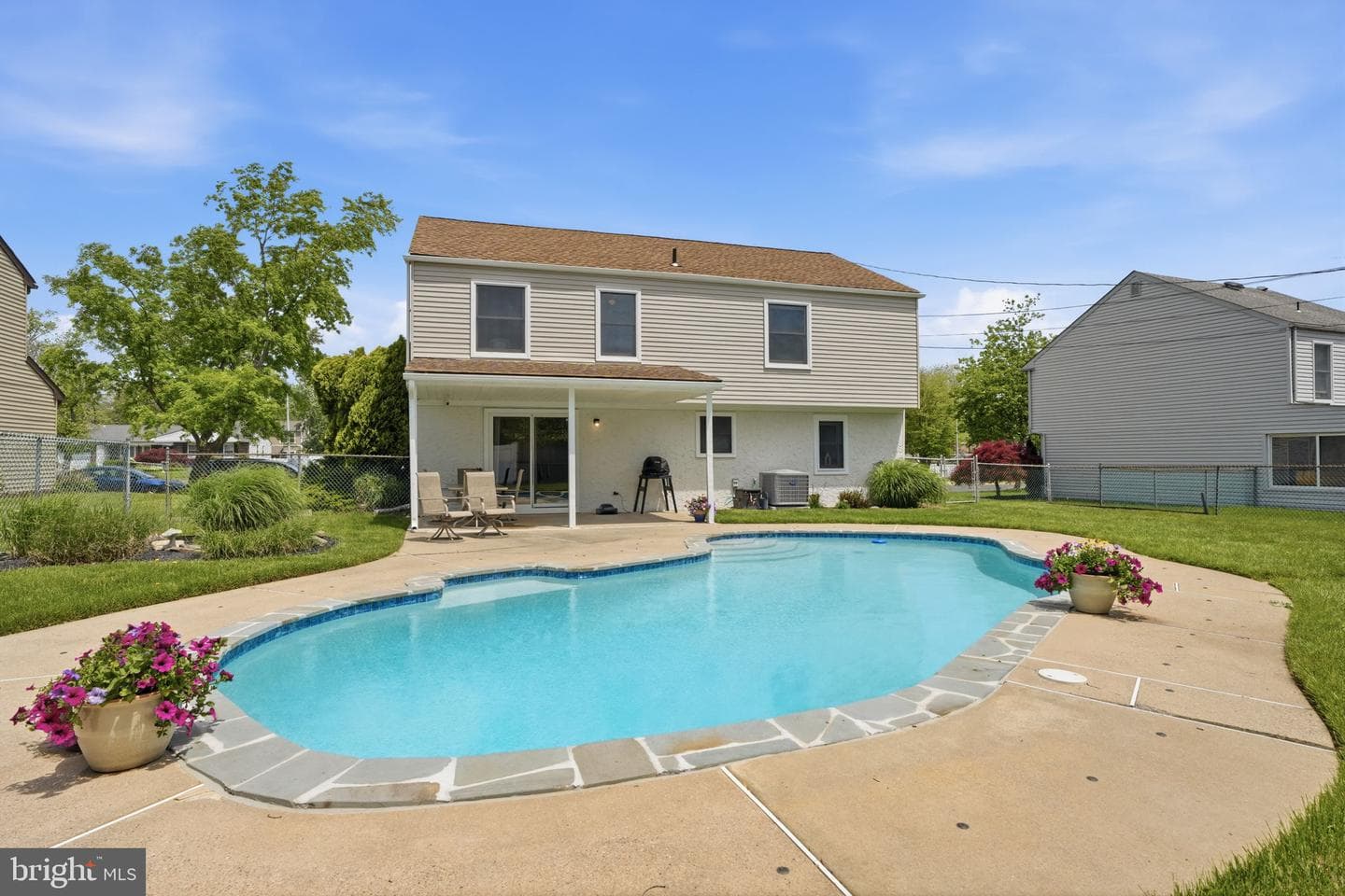 618 S Oxford Valley Road photo 34