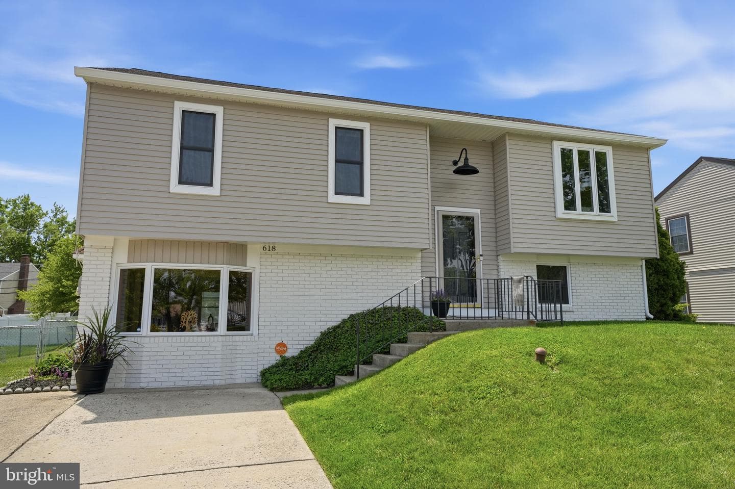 618 S Oxford Valley Road photo 4