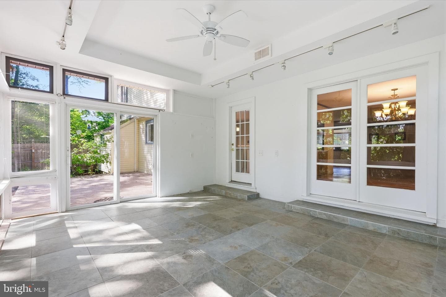 207 W Ferry Road photo 38