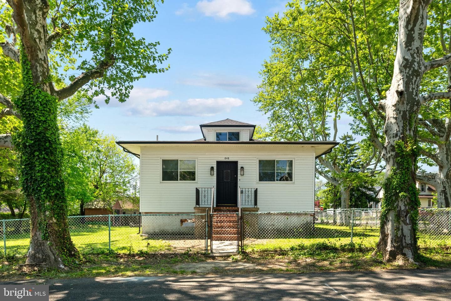 848 Cedar Avenue