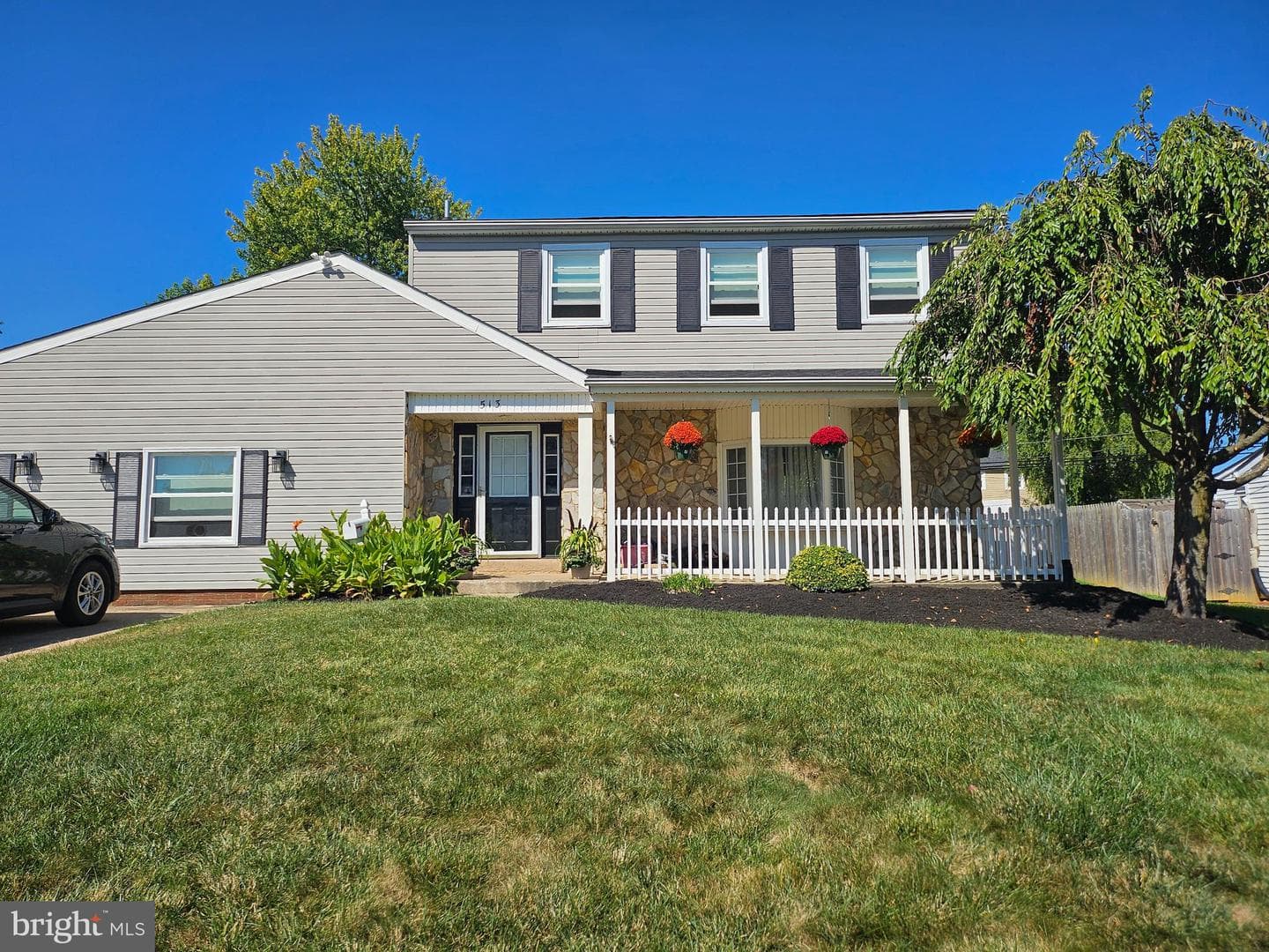 513 Valmore Road photo 1