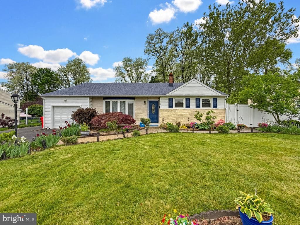 254 Allen Lane photo 2