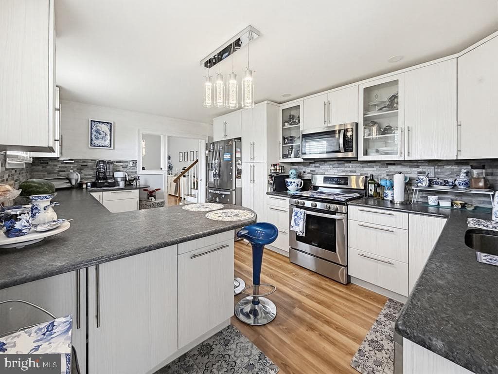 254 Allen Lane photo 24