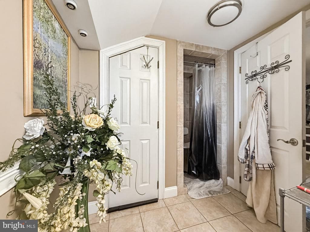 254 Allen Lane photo 60