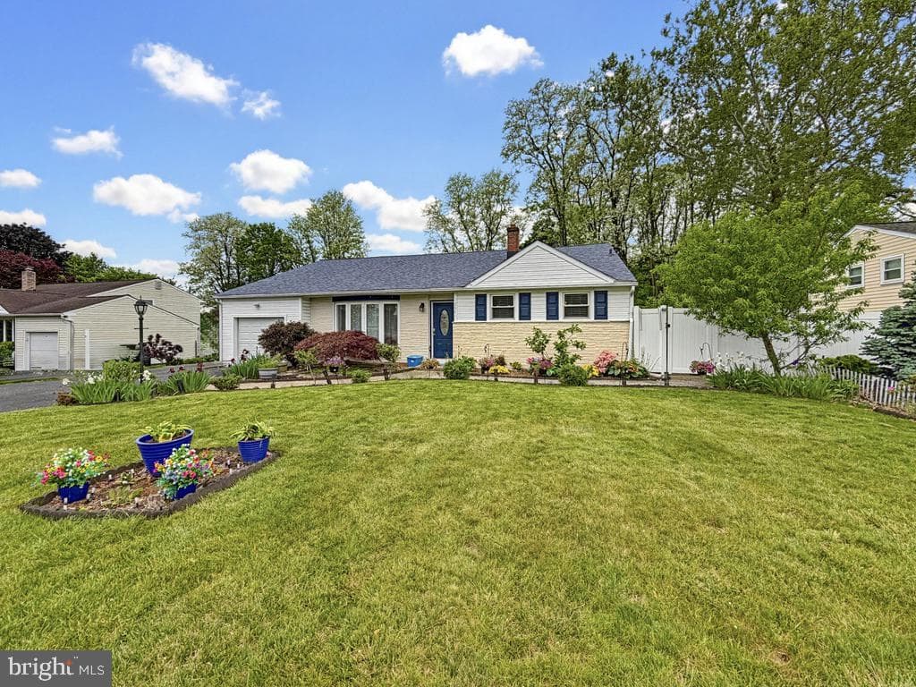 254 Allen Lane photo 85