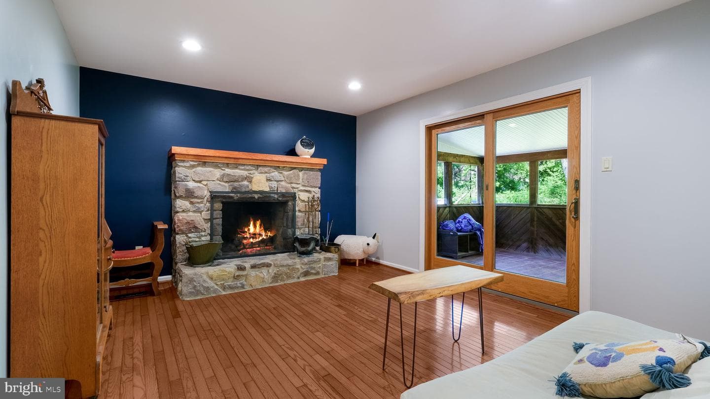 1270 Oxford Valley Road photo 18