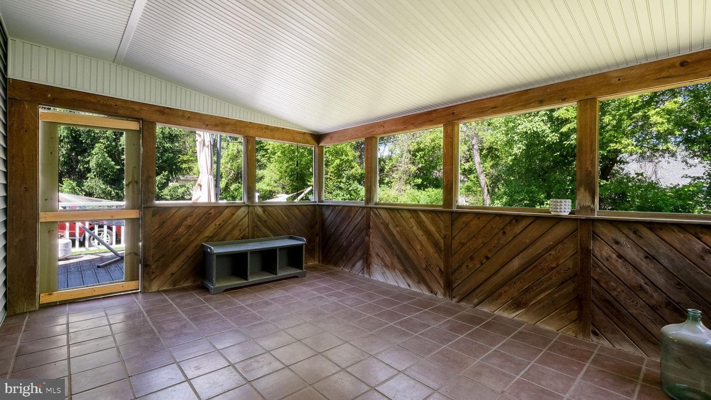 1270 Oxford Valley Road photo 20