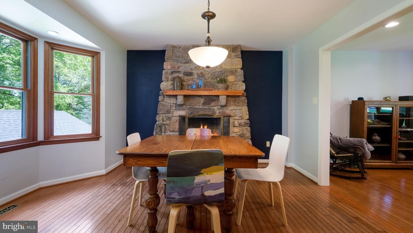 1270 Oxford Valley Road photo 9