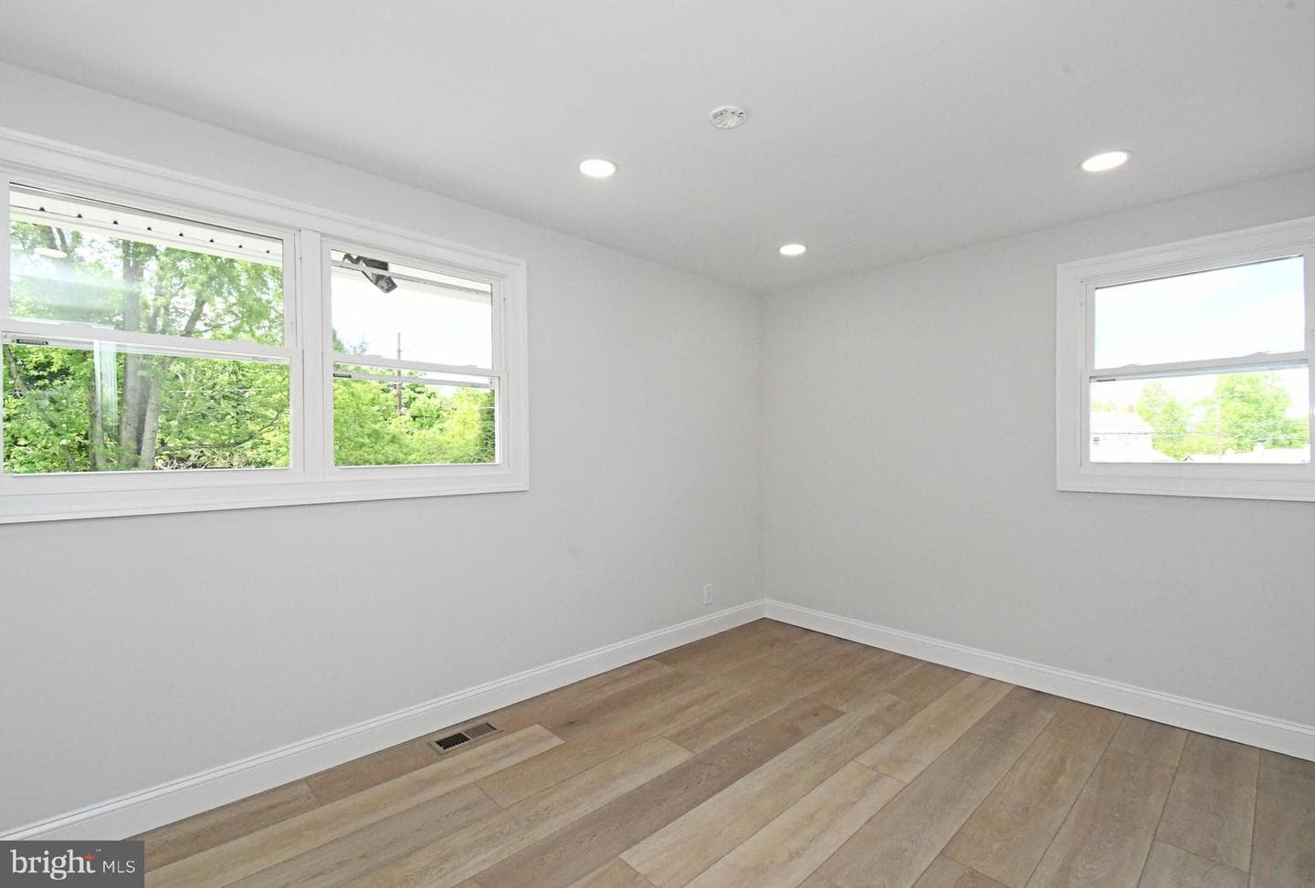 1554 Park Drive photo 32