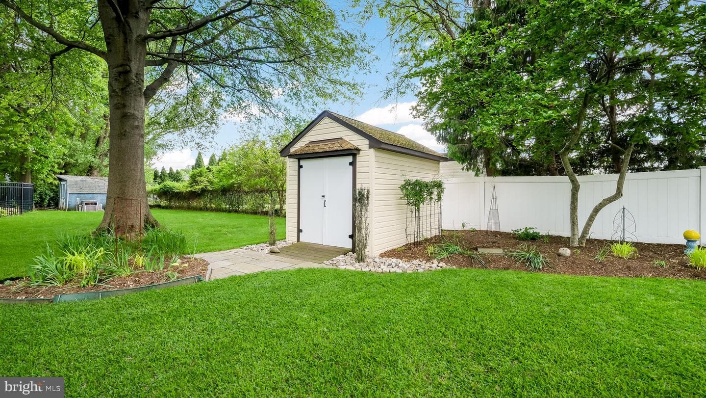 74 Basil Road photo 37