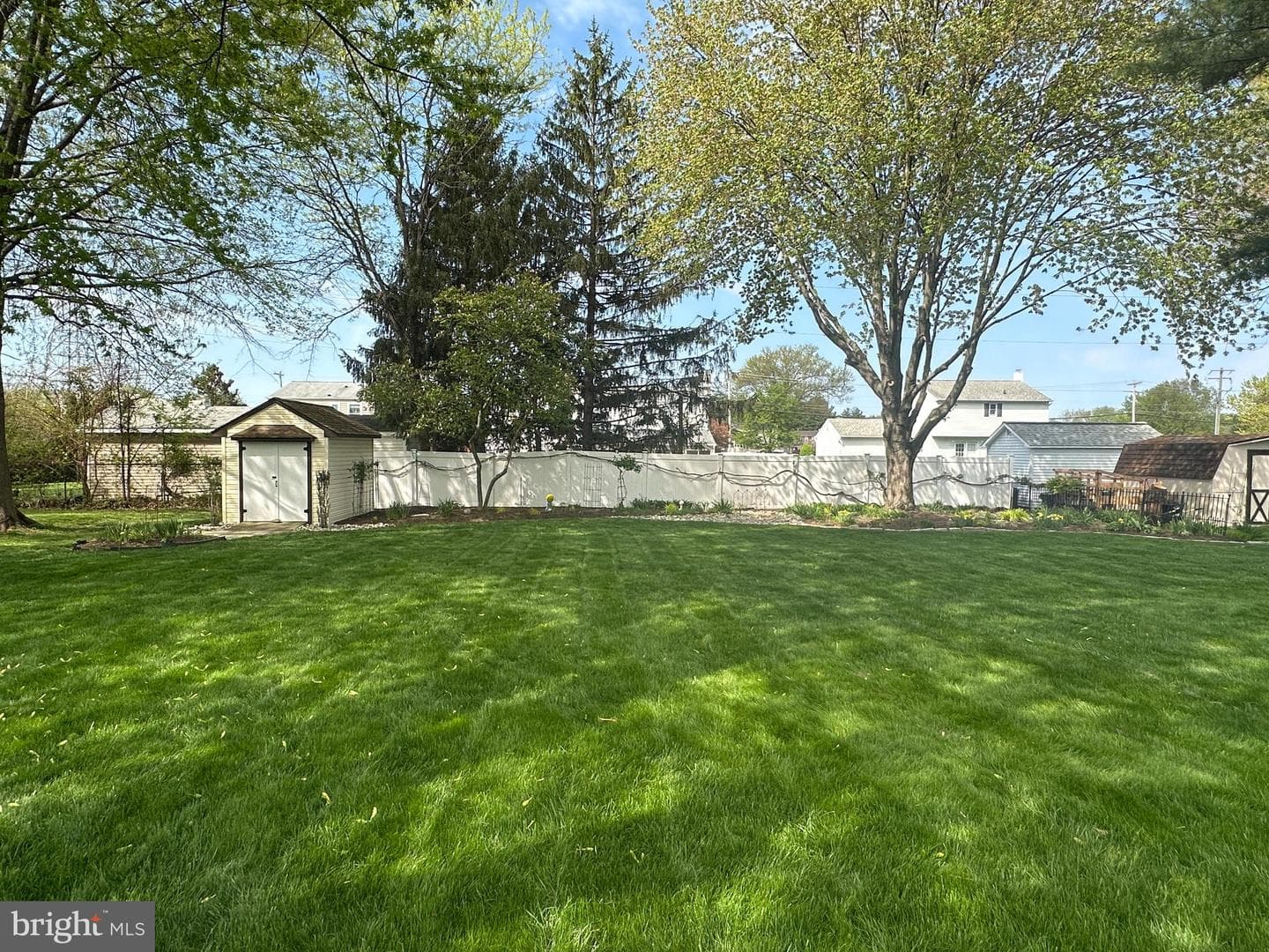 74 Basil Road photo 42