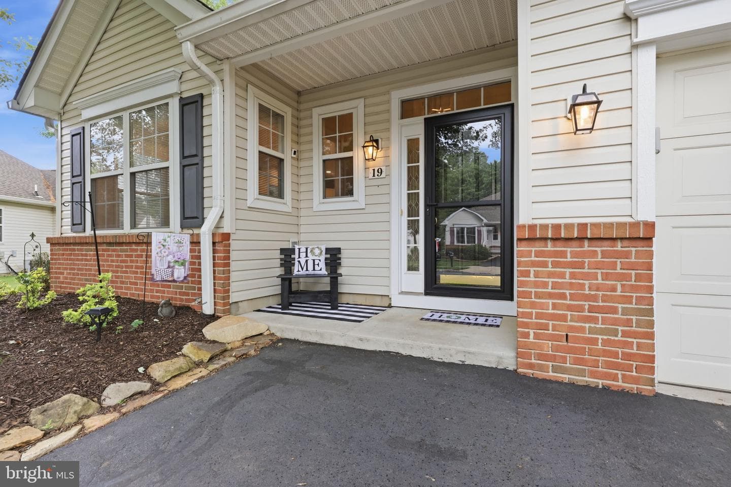 19 Black Eyed Susan Road photo 3