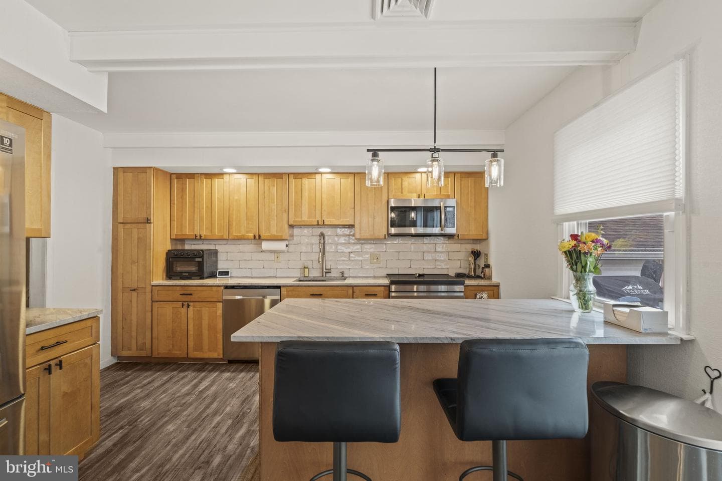 1064 Lincoln photo 11