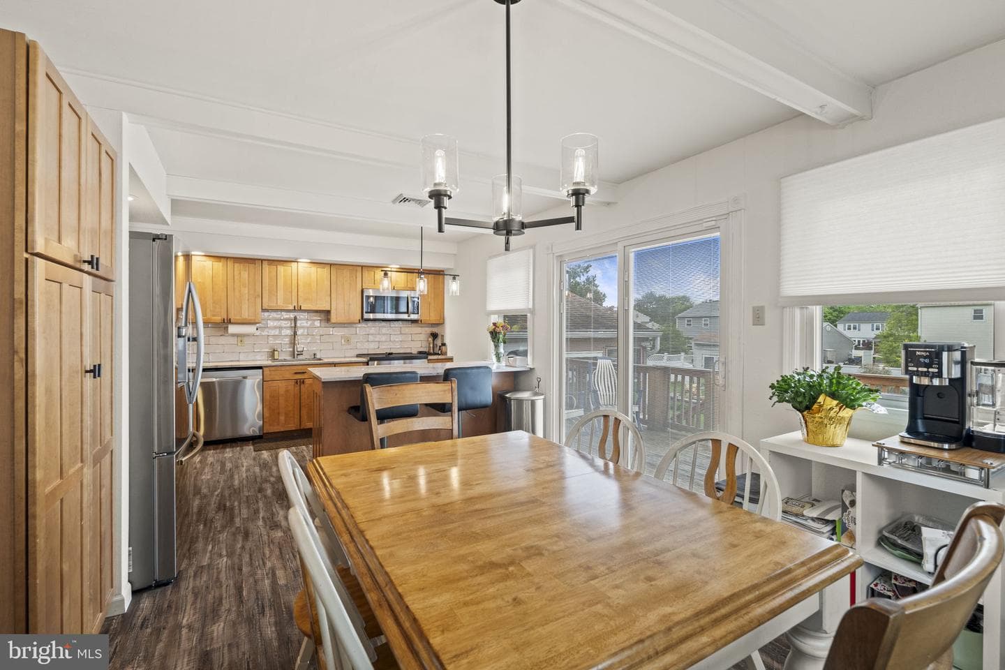 1064 Lincoln photo 12