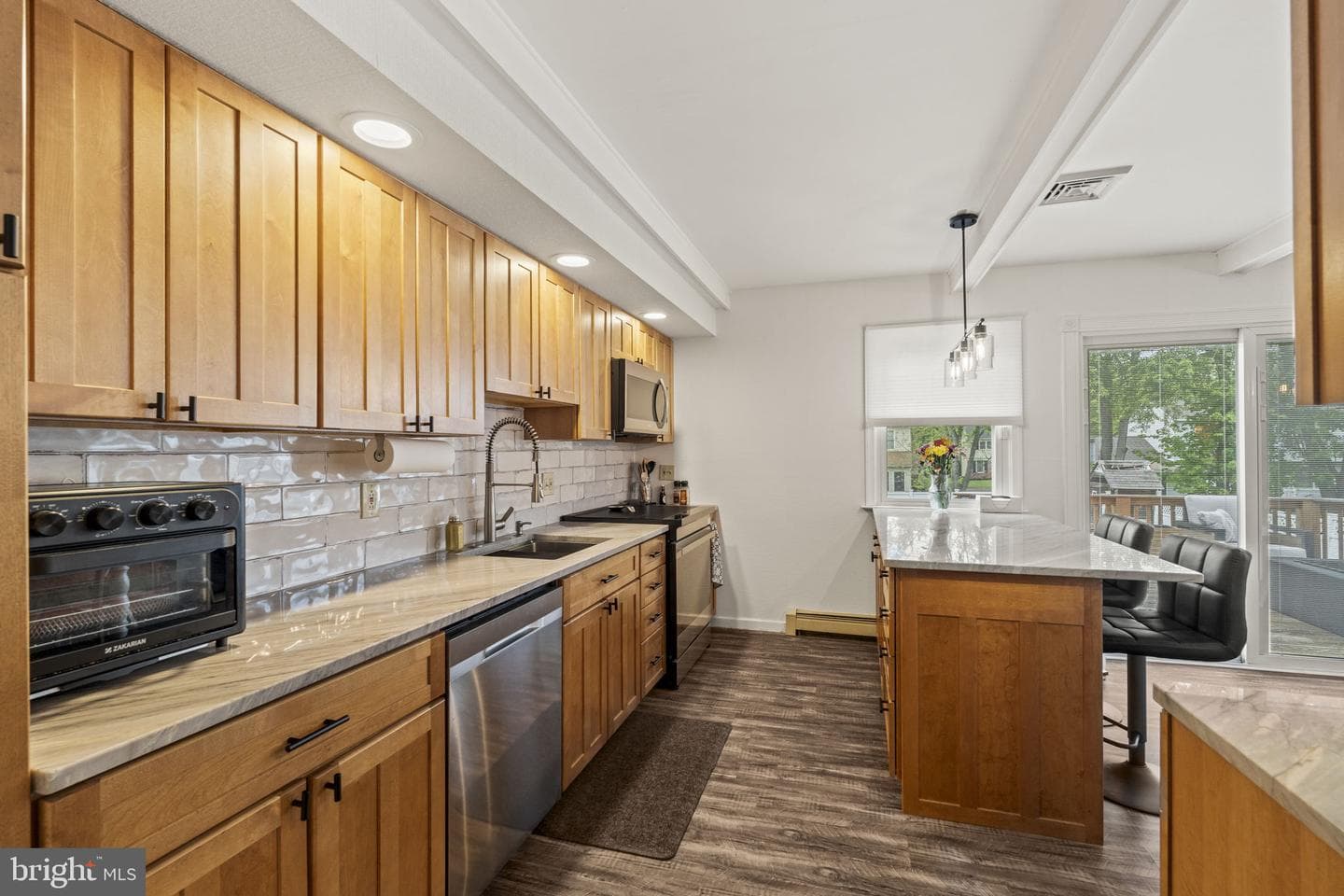 1064 Lincoln photo 13