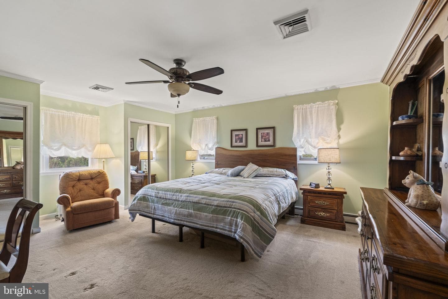 1064 Lincoln photo 21