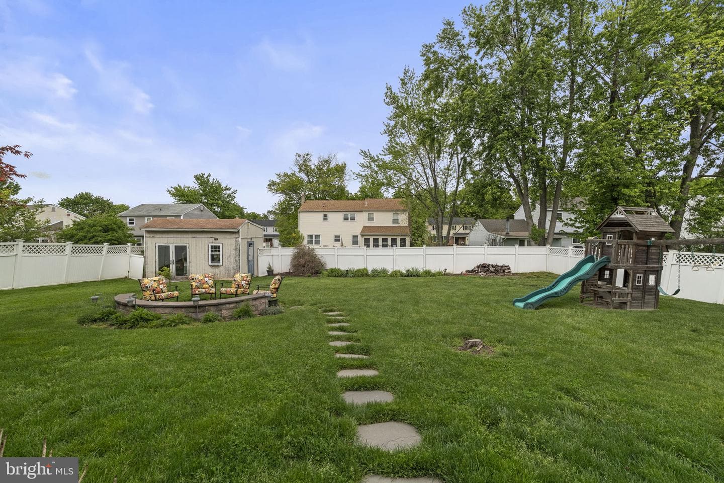 1064 Lincoln photo 37