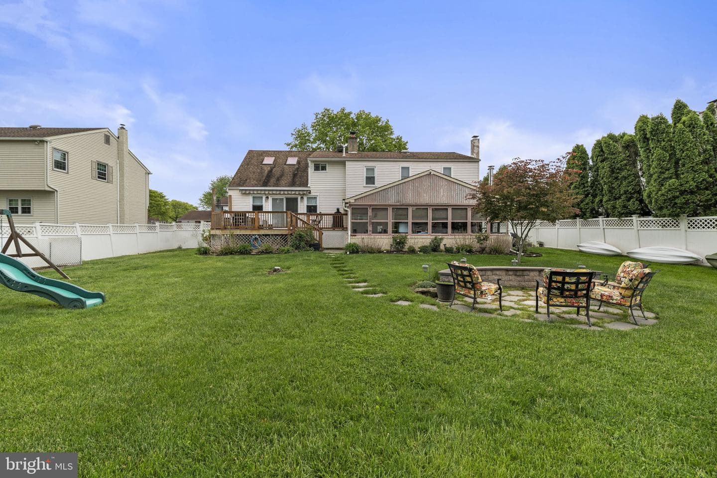1064 Lincoln photo 40