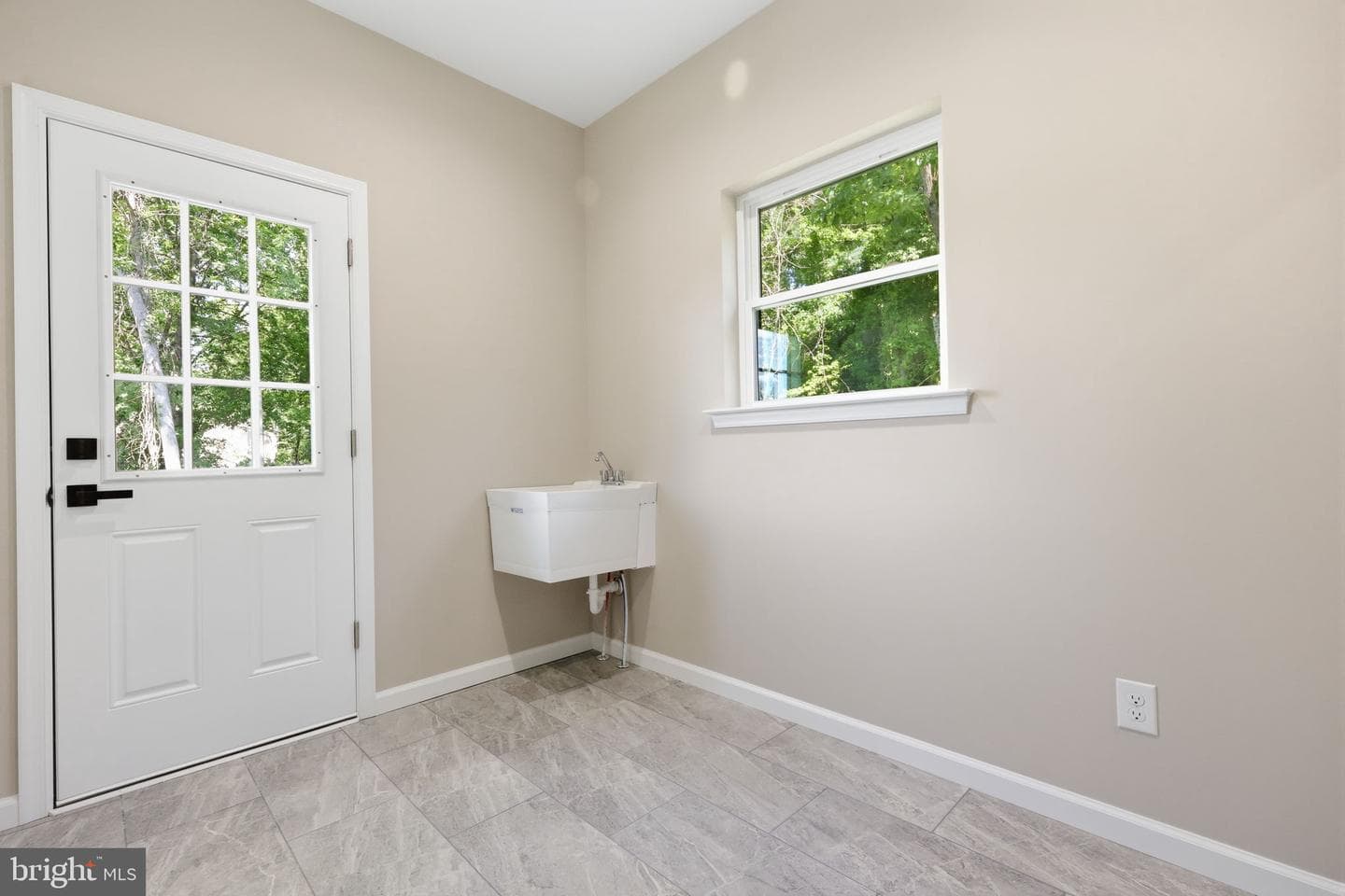891 Reading Avenue photo 22