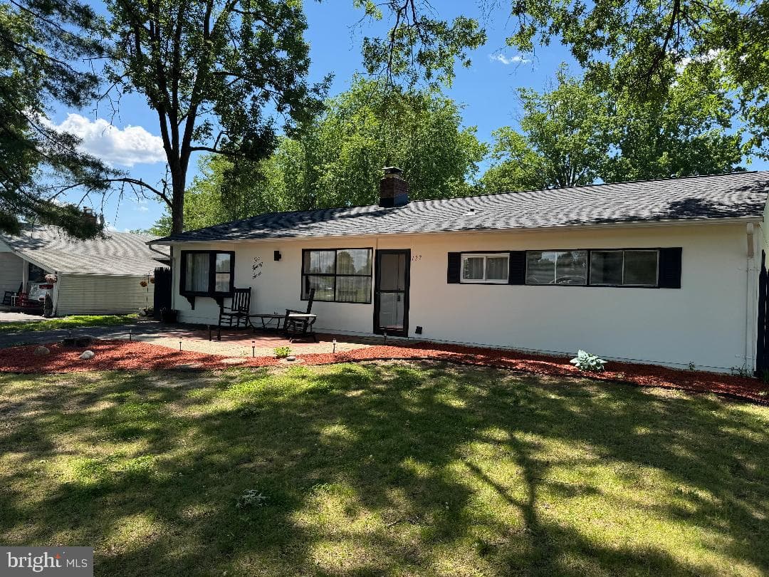 127 Oaktree Drive photo 2