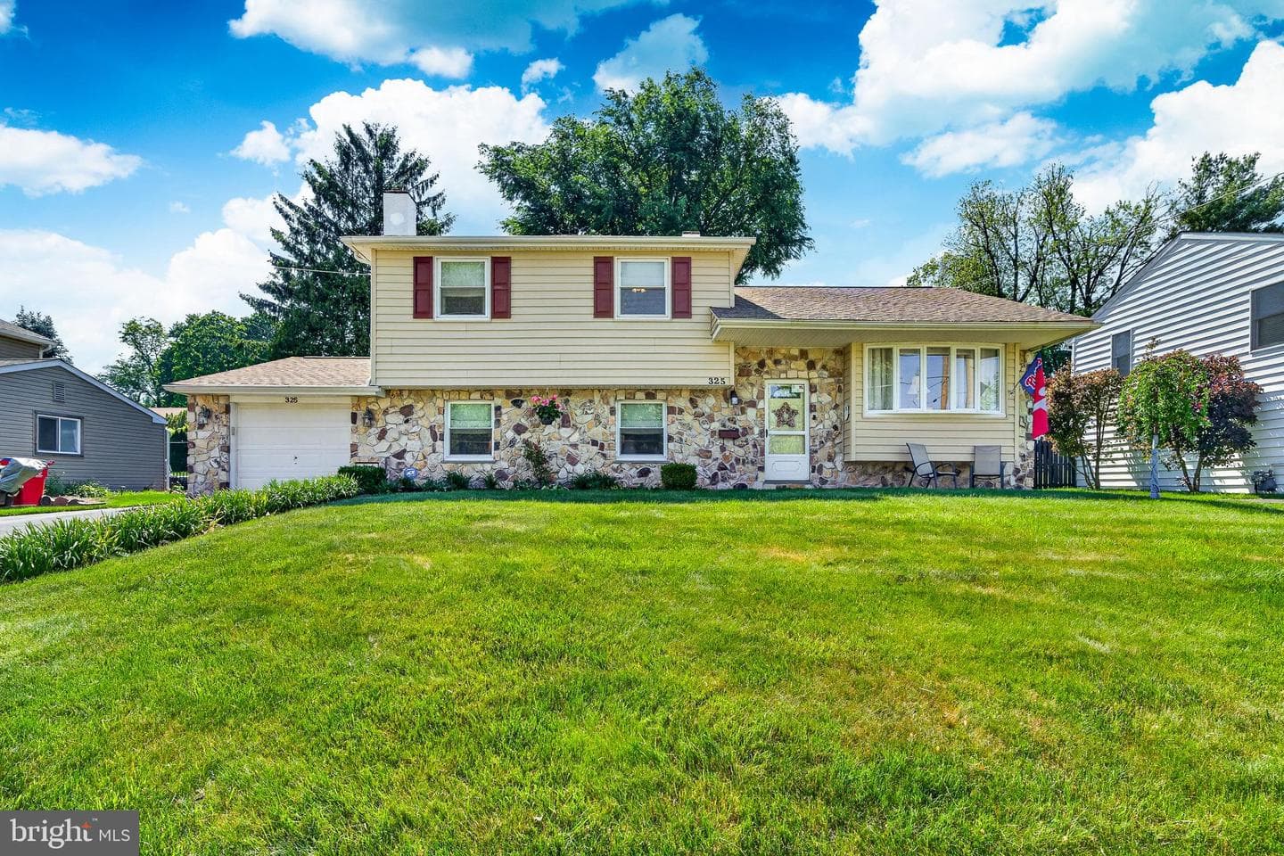 325 Acorn Drive photo 1