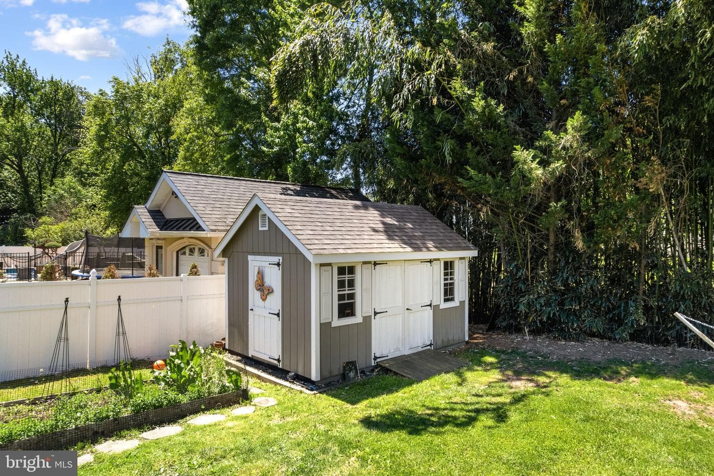 329 Sherwood Drive photo 13