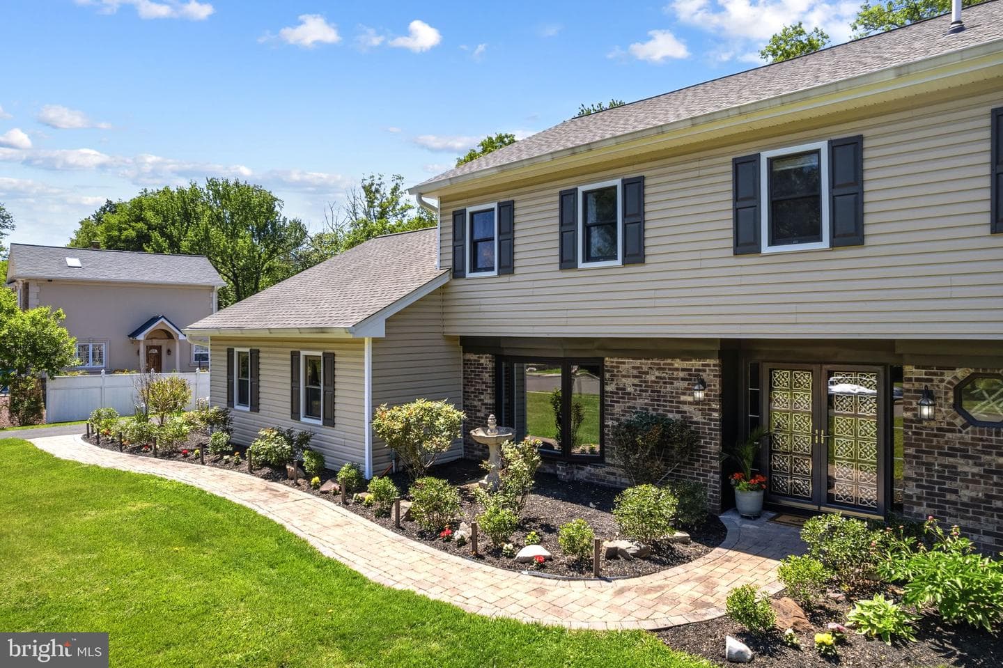 329 Sherwood Drive photo 4