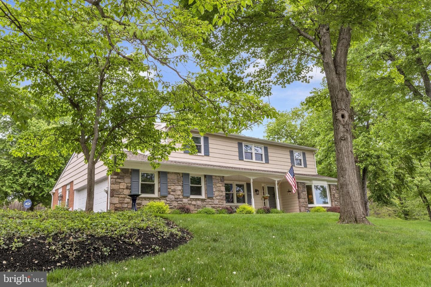 1144 Dickinson Dr photo 1