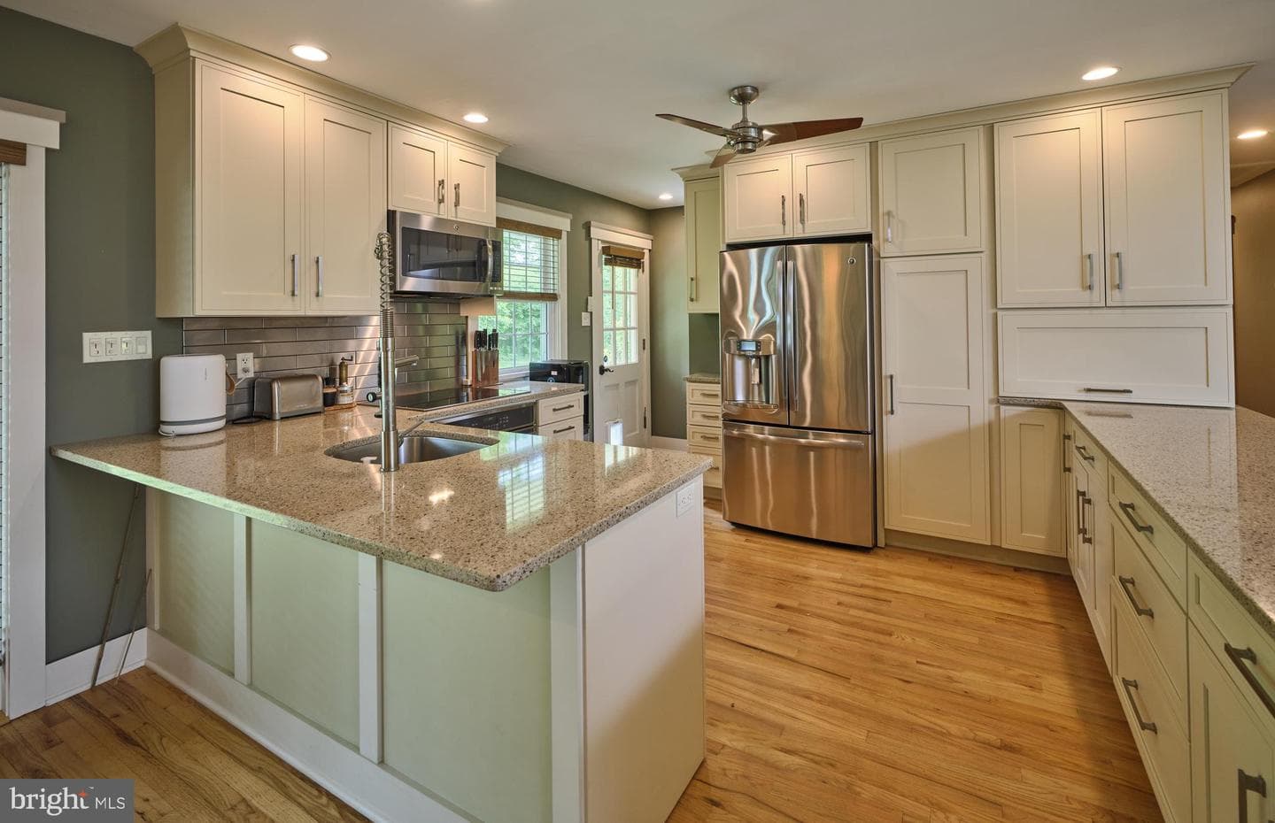 77 Sunset Drive photo 9