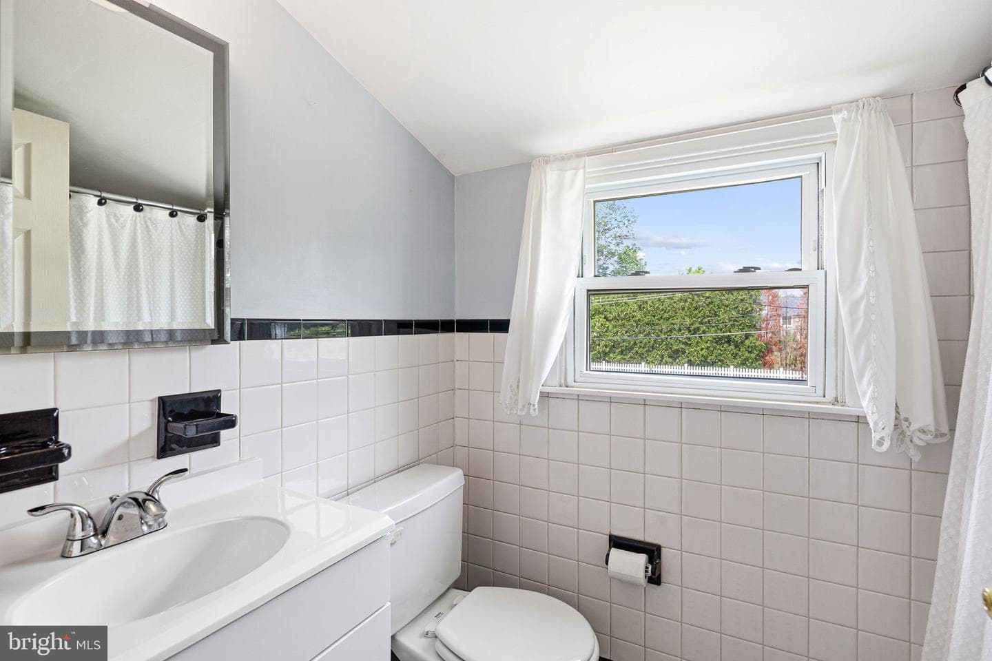 282 Henry Avenue photo 17
