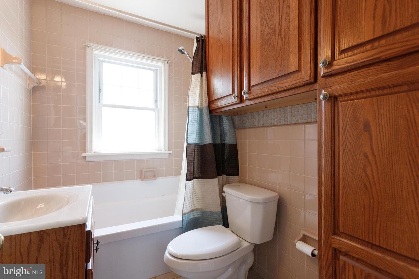 561 Bellevue Ave photo 14