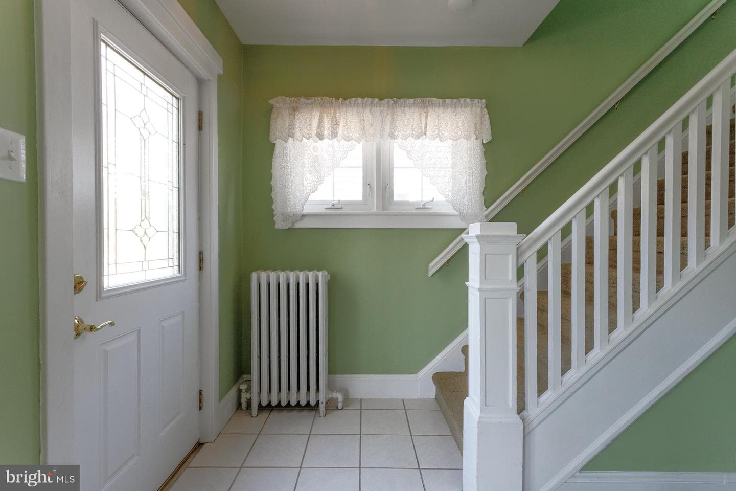 561 Bellevue Ave photo 2