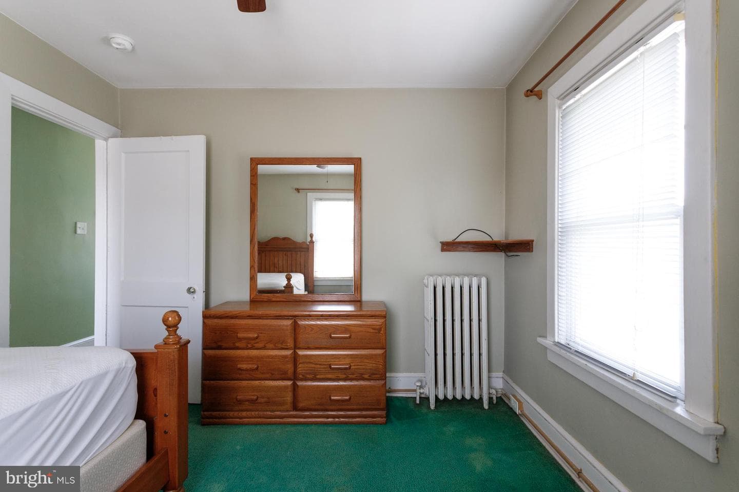 561 Bellevue Ave photo 20