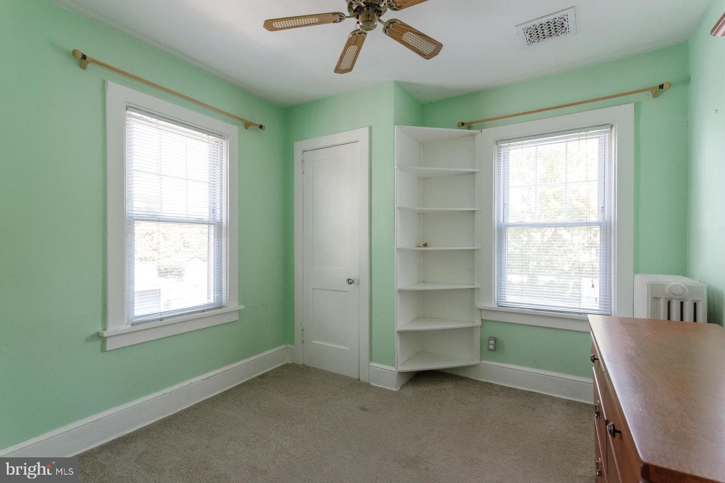 561 Bellevue Ave photo 22
