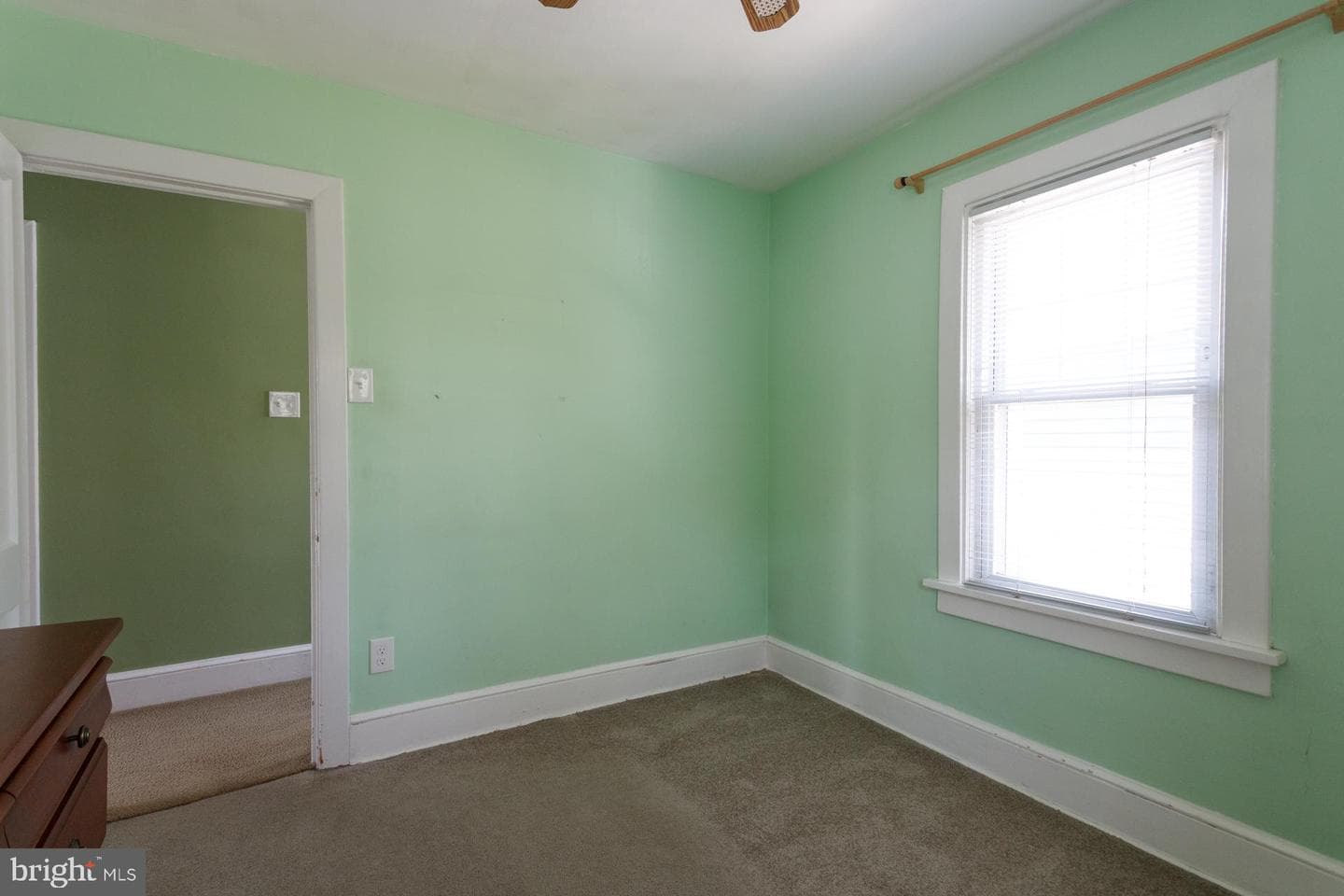 561 Bellevue Ave photo 23