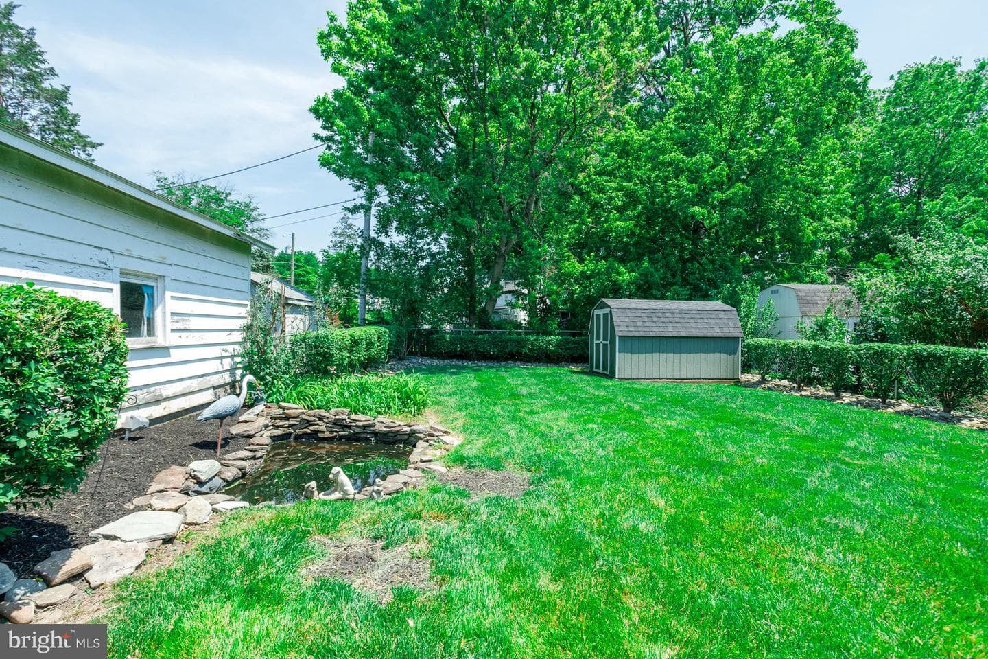 561 Bellevue Ave photo 27