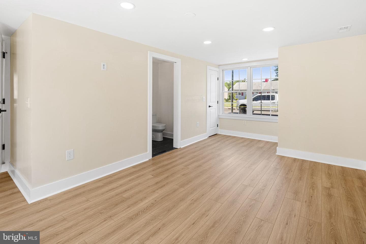 818 Chesterton Road photo 14