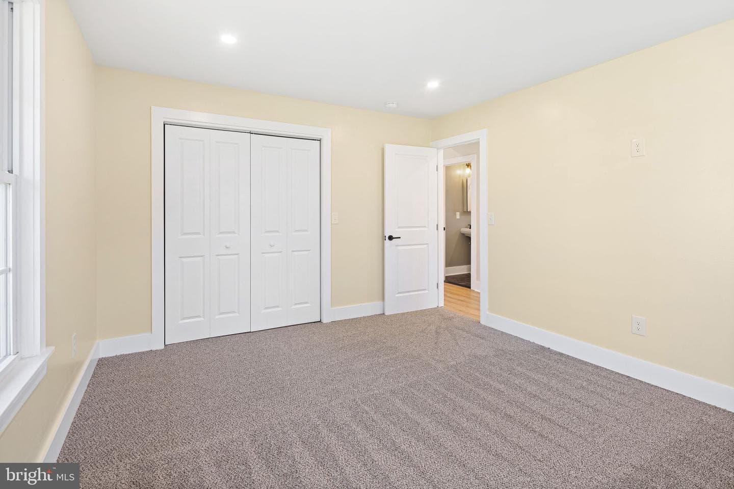 818 Chesterton Road photo 18