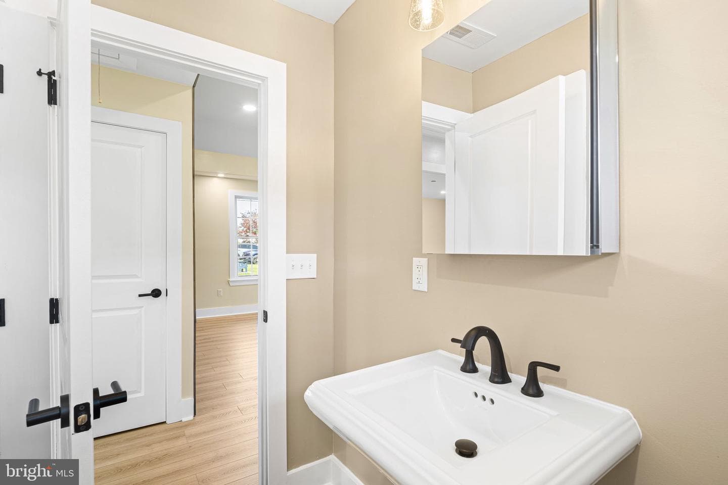 818 Chesterton Road photo 24