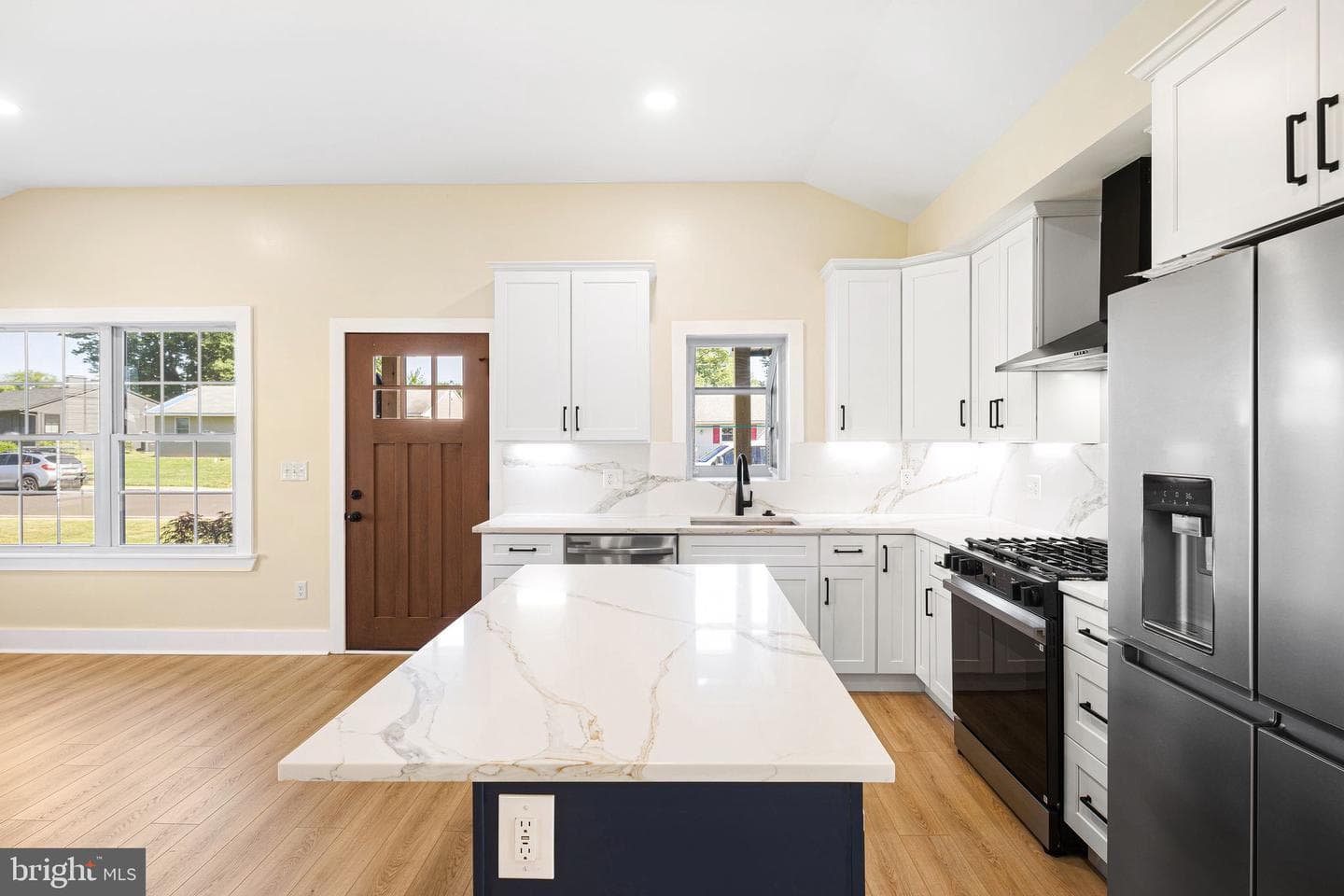 818 Chesterton Road photo 5