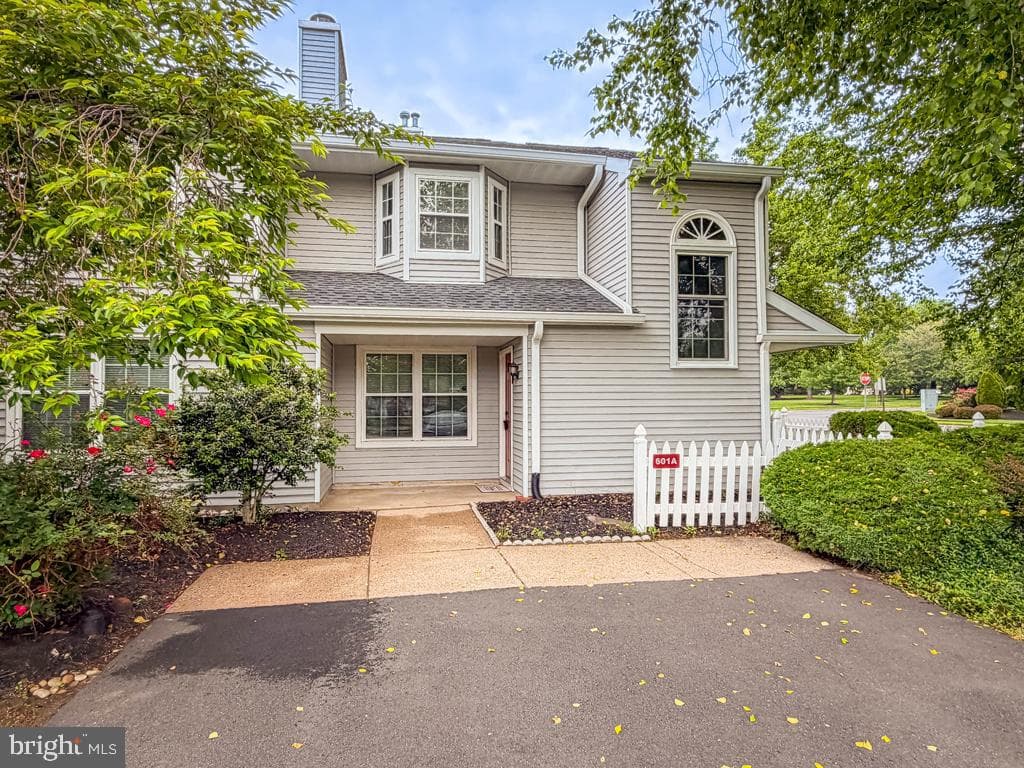 601 Rose Hollow Drive #a photo 2