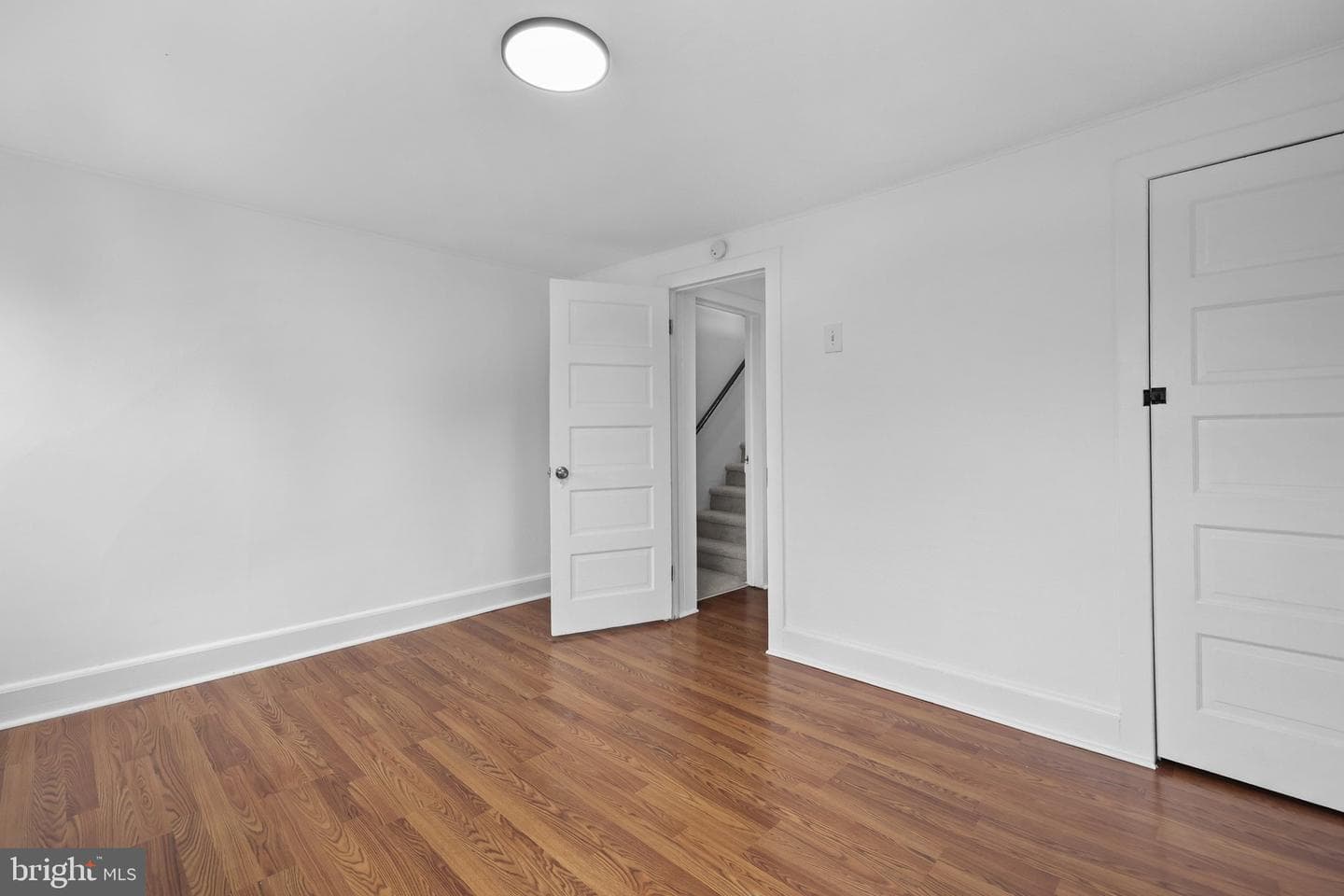 34 E Hendrickson Avenue photo 23