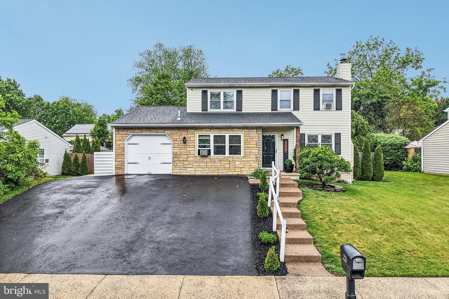 226 Parkridge Drive photo 2