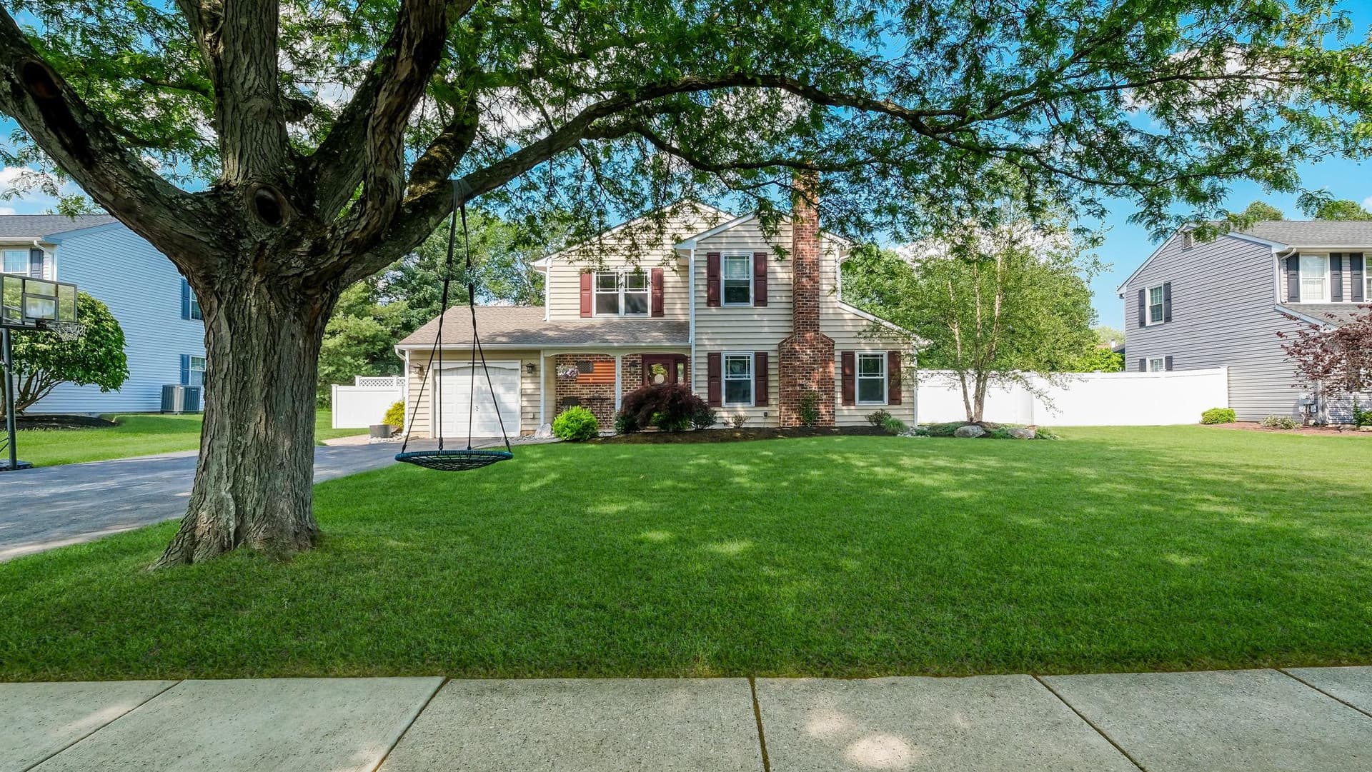 239 Burgundy Lane photo 2