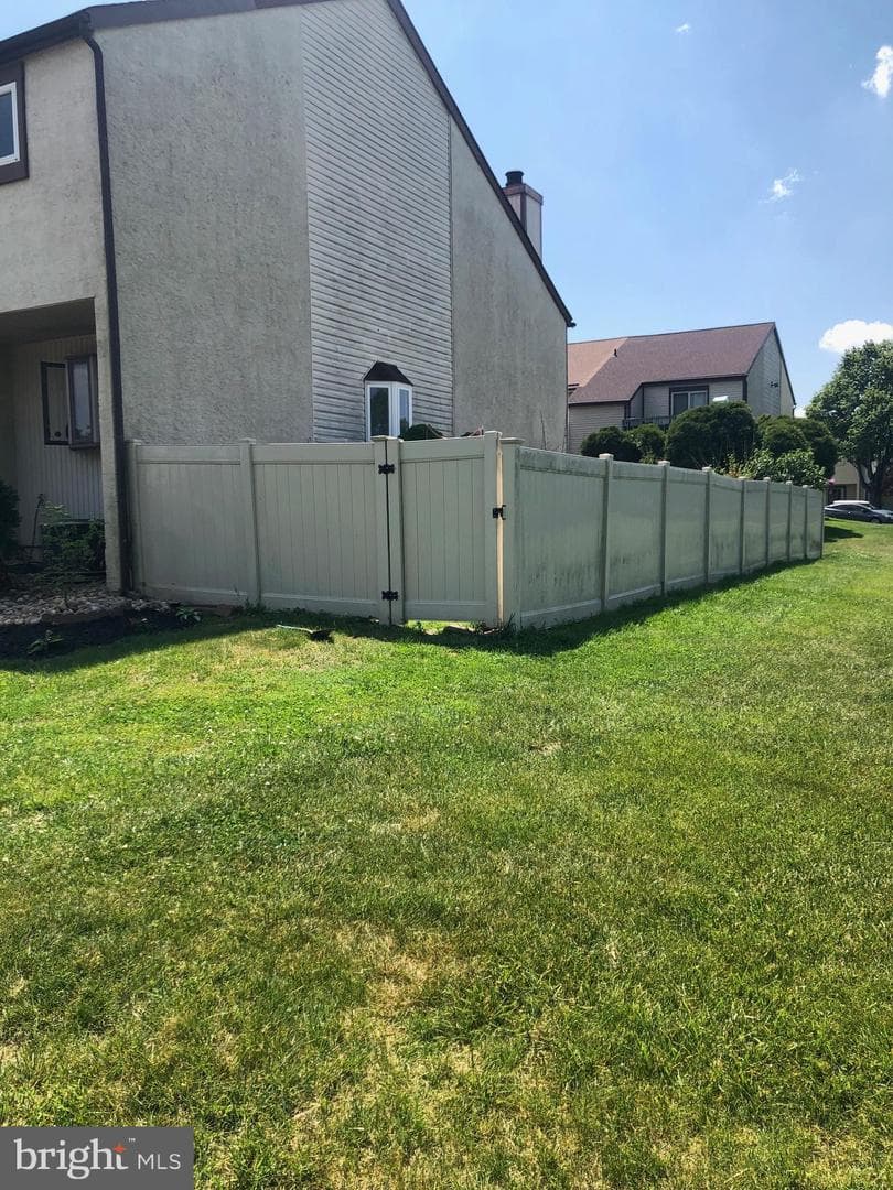 208 Bradley Court photo 4