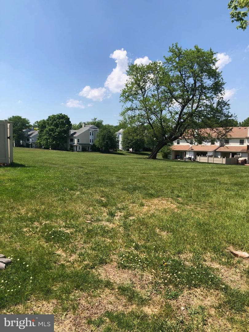 208 Bradley Court photo 5