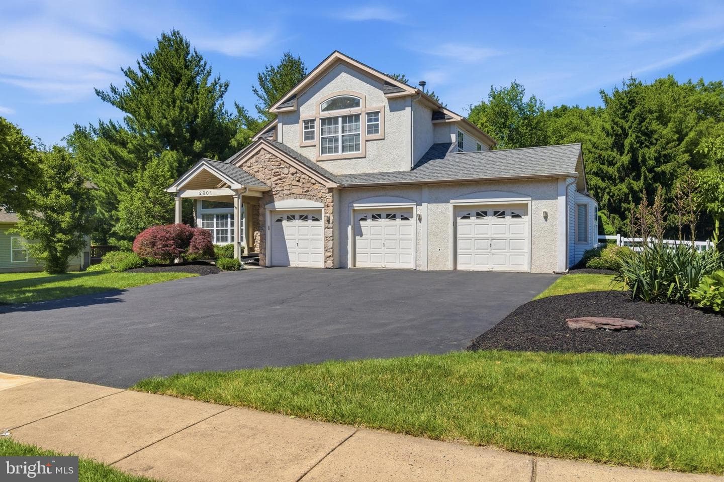 2301 Deer Path Drive photo 3