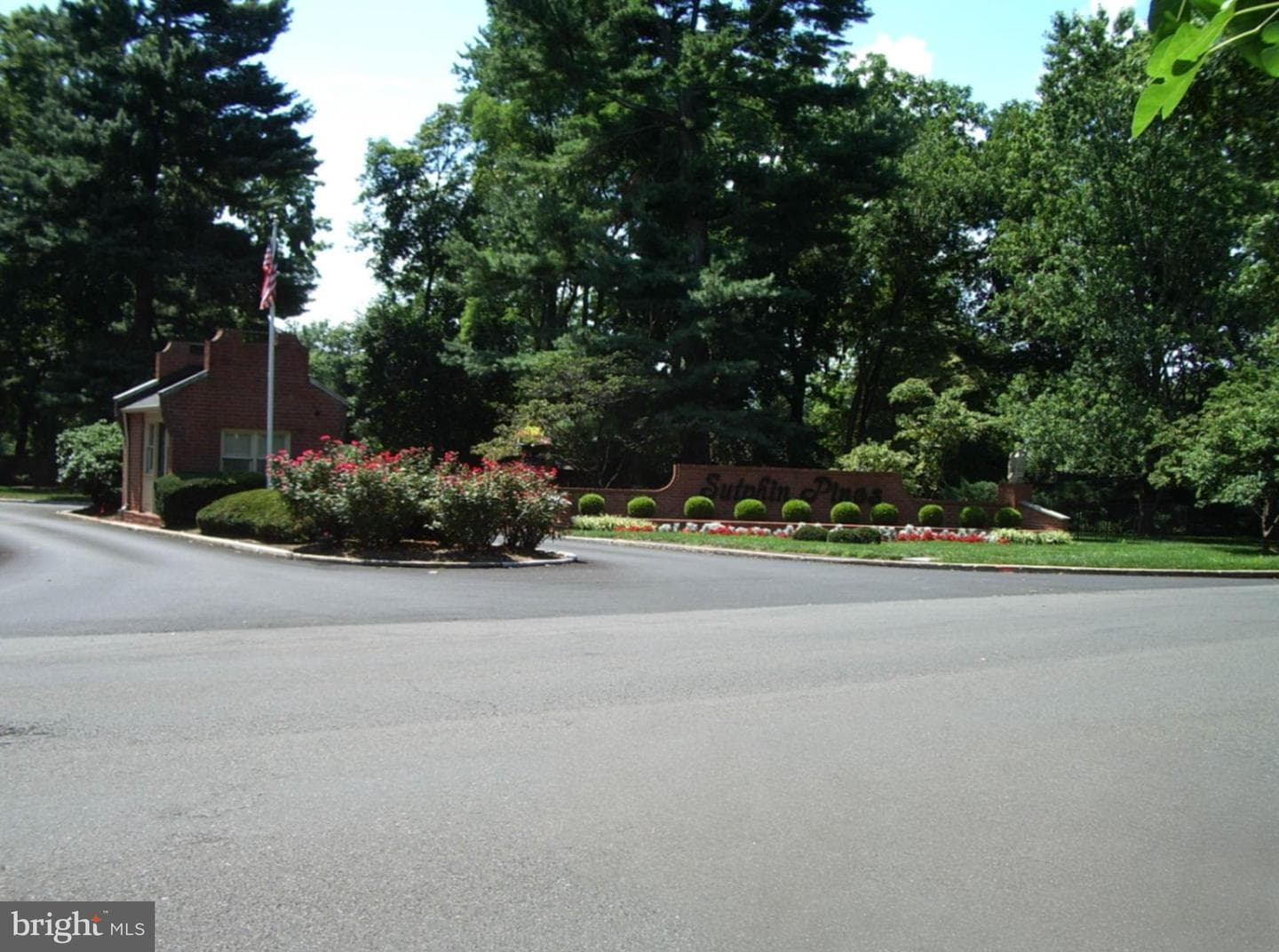 40 Sutphin Pines photo 32
