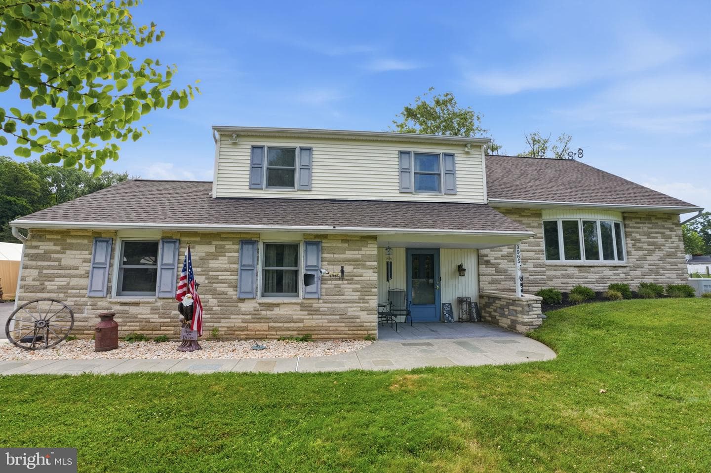 3965 Regina Place photo 1